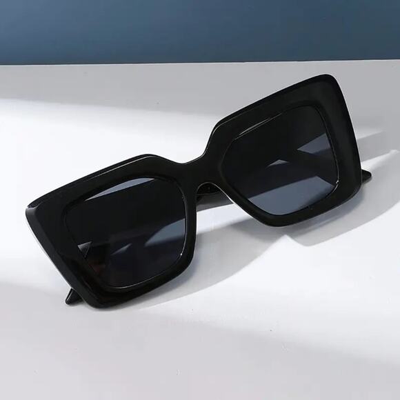 NEW NORDSTROM Black Solid $78 Chunky Oversized Plastic Sunglasses Sunnies Y2K